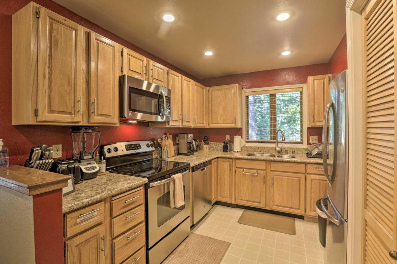 Corner-Unit Condo With Grill Walk To Lake Tahoe! Incline Village Exterior photo